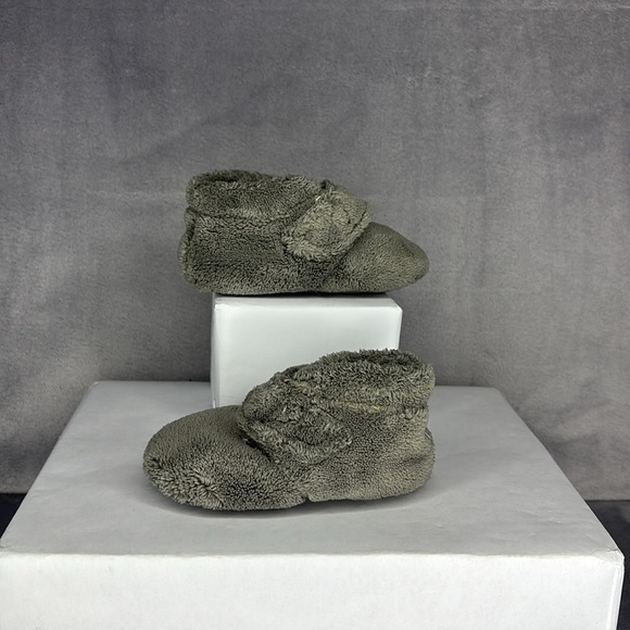 🔥🔥🔥 UGG Bixbee baby booties Size: 2/3🔥🔥🔥 - Picture 3 of 8